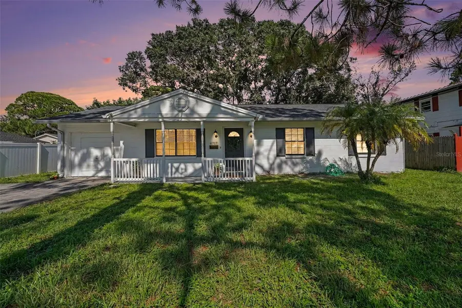 6717 MORNAY CIR, Tampa, FL 33615