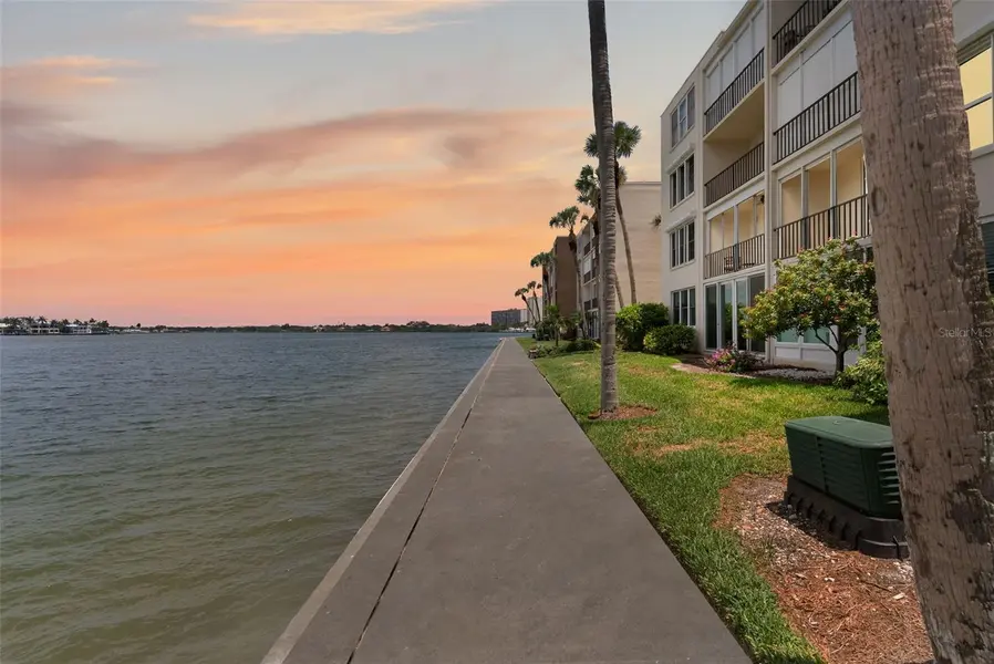 7920 SUN ISLAND DR S #202, South Pasadena, FL 33707