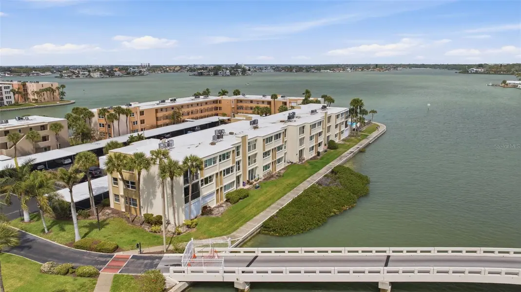 7465 BAY ISLAND DR S #112, South Pasadena, FL 33707