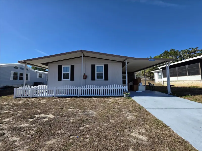 8027 EASTERN CIRCLE DR, Brooksville, FL 34613