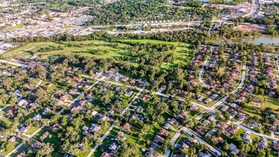 7555 W 105th ST, Palos Hills, IL 60465