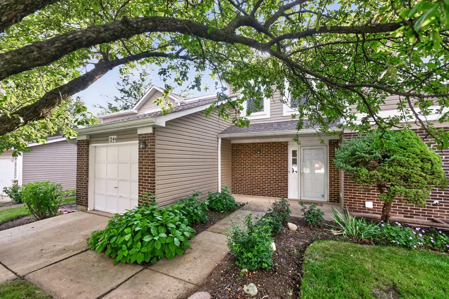 244 Coventry CT #244, Bloomingdale, IL 60108