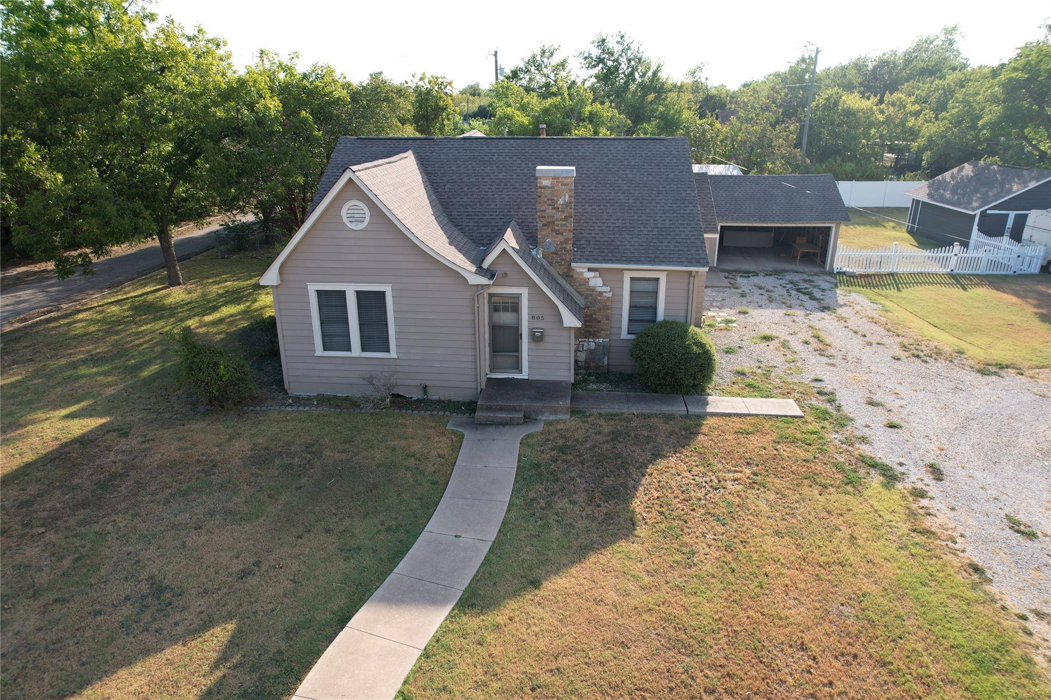 805 Howard ST, Taylor, TX 76574