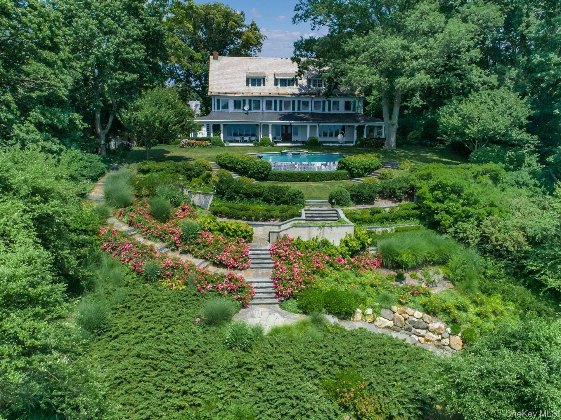 10 Hicks LN, Port Washington, NY 11050