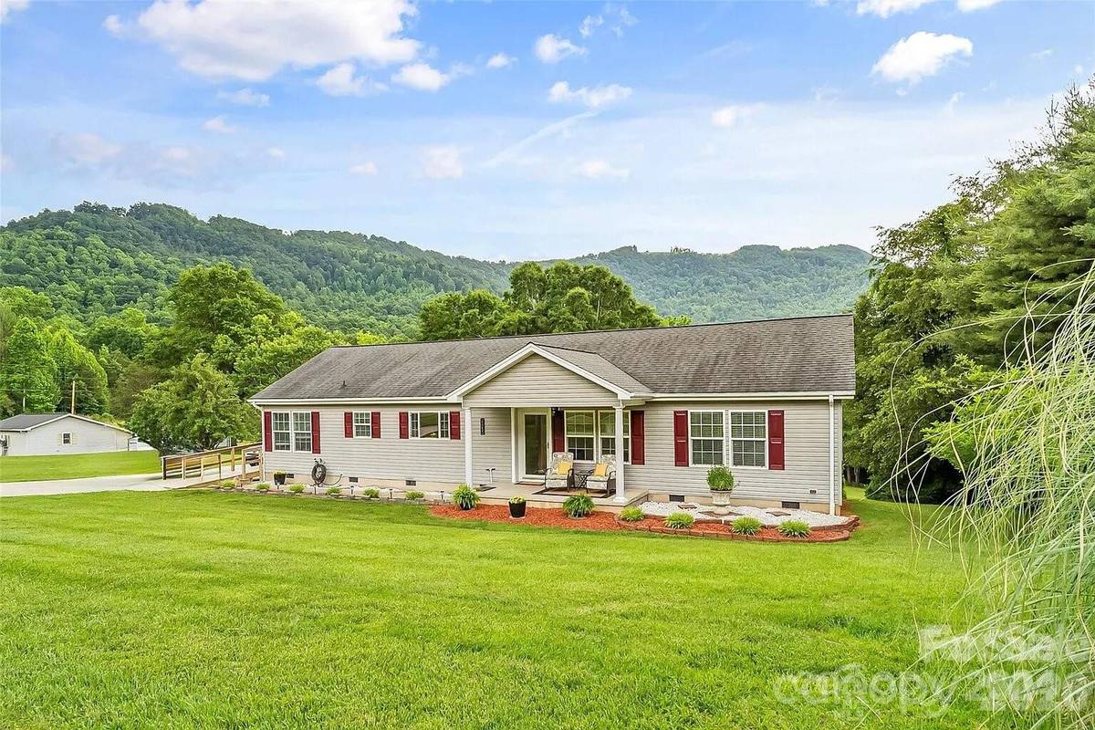 1162 Mountain Breeze DR #LOT 1, Morganton, NC 28655