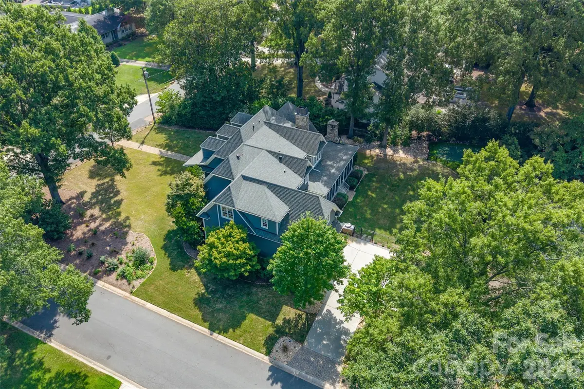2800 Wintergreen DR, Charlotte, NC 28211