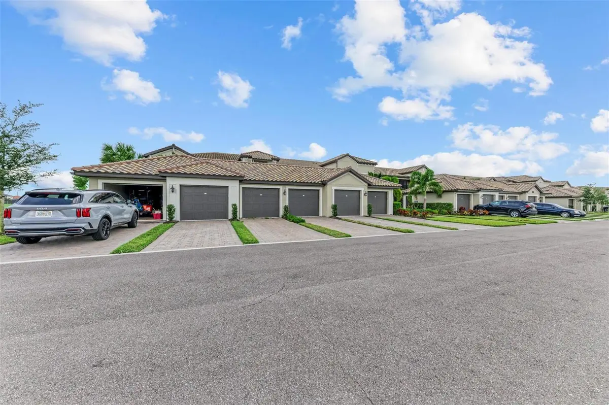 5685 PALMER CIR #105, Bradenton, FL 34211