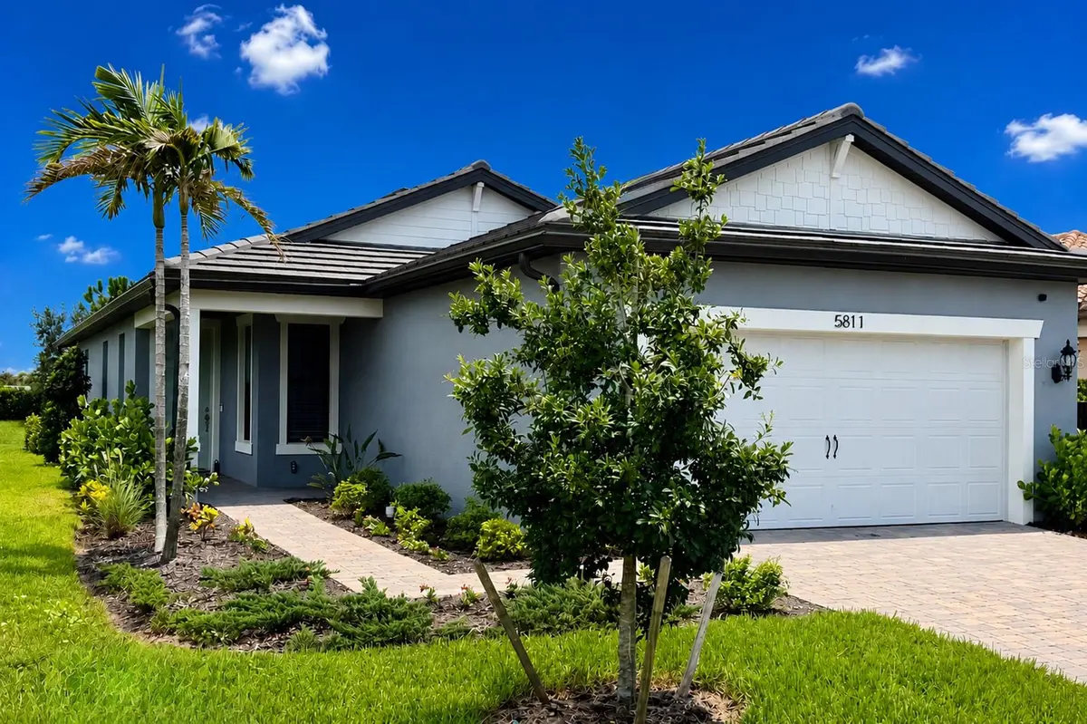 5811 SILVERSIDE PINE CT, Lakewood Ranch, FL 34211