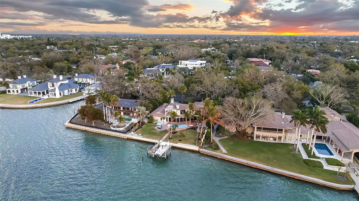 1504 S LODGE DR, Sarasota, FL 34239
