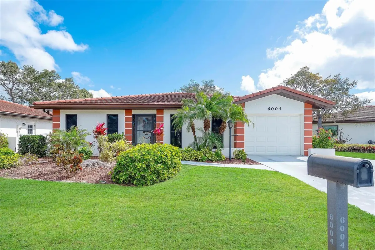 6004 VIVIENDA DR #8, Bradenton, FL 34207