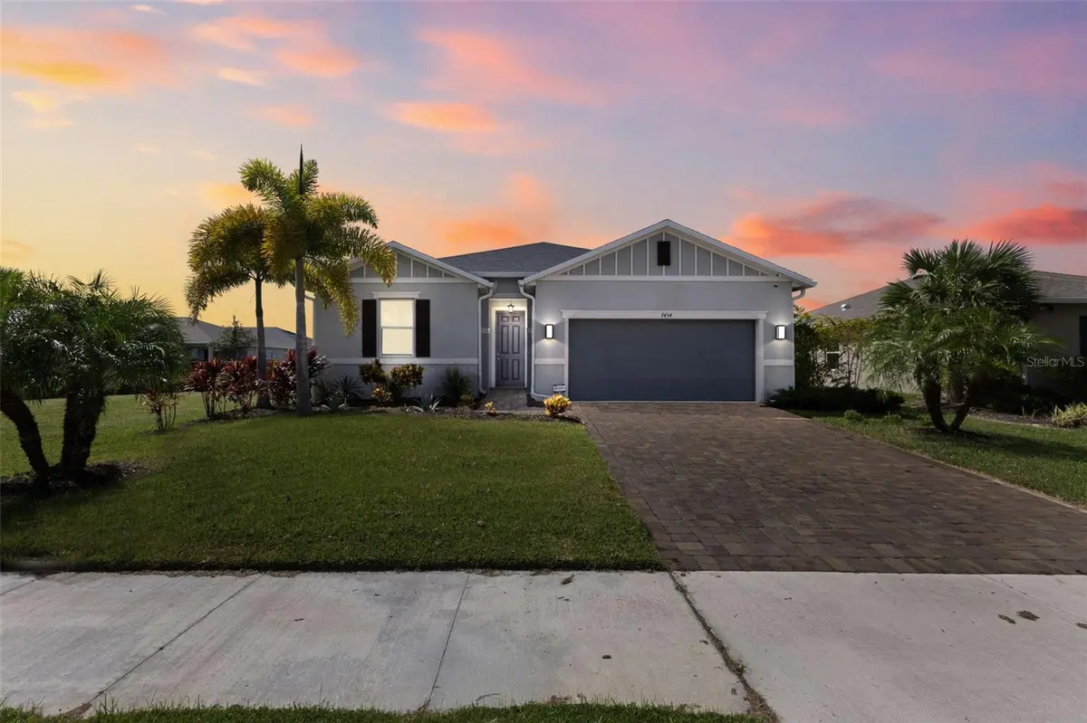 7434 35TH LN E, Sarasota, FL 34243