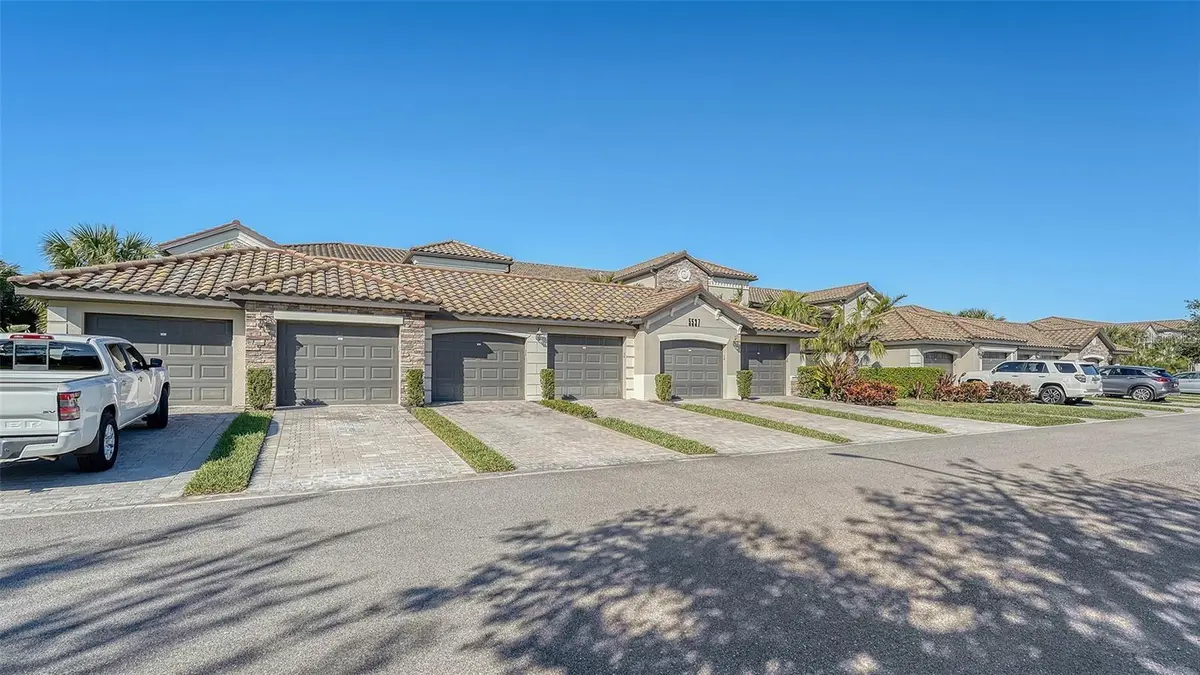 5537 PALMER CIR #201, Bradenton, FL 34211