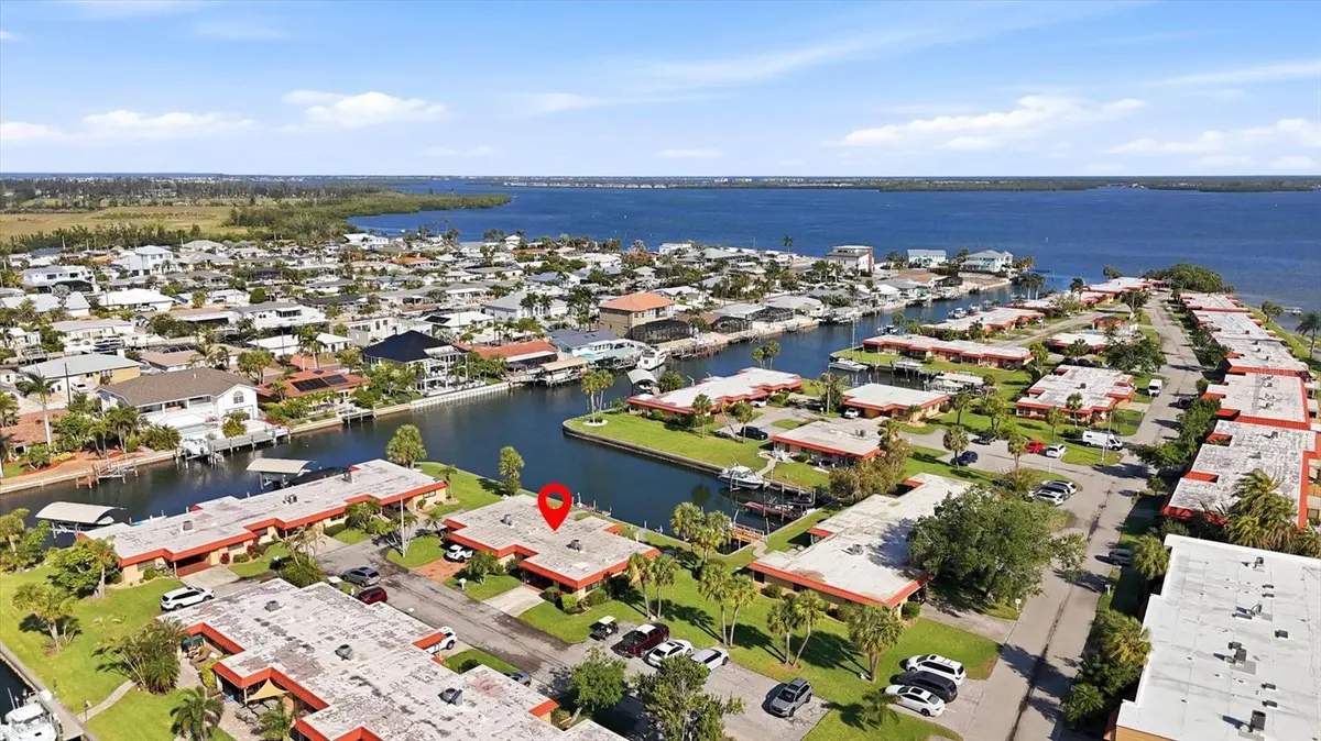 9528 ANTIQUA CV #9528, Bradenton, FL 34210