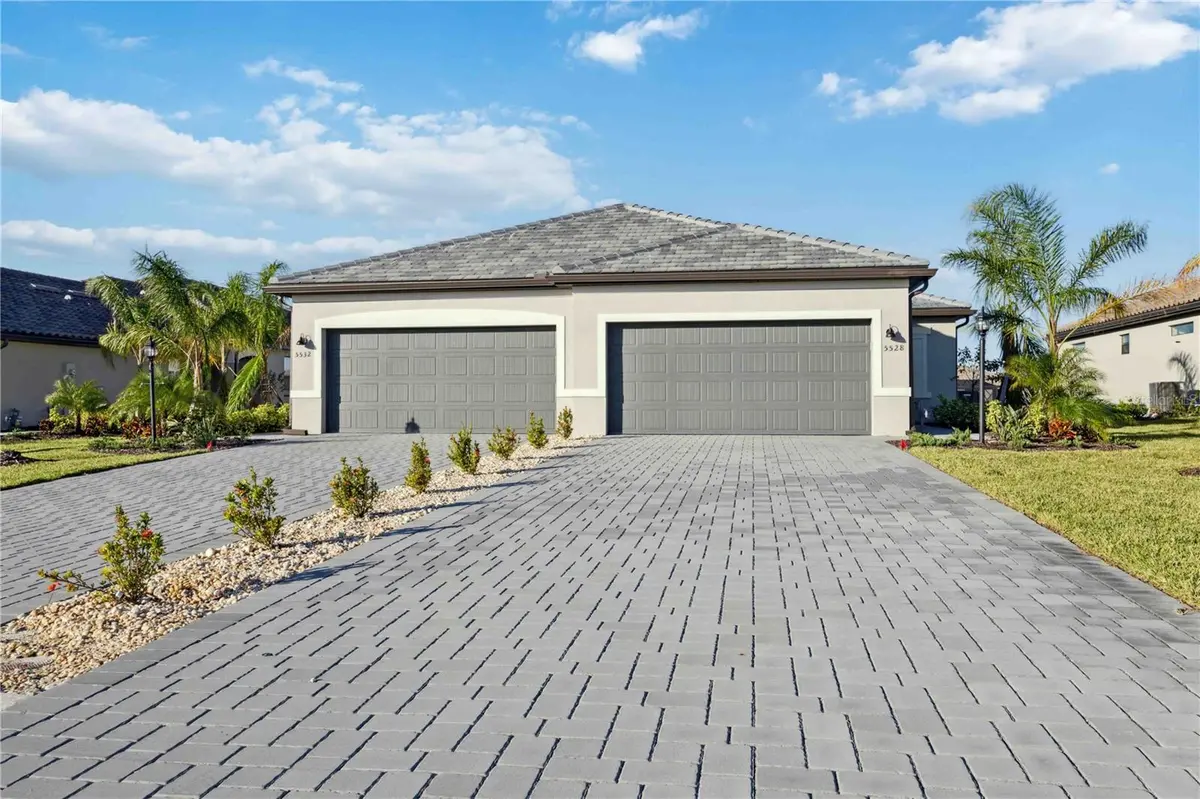 8141 SHORE LAKE DR, Englewood, FL 34224