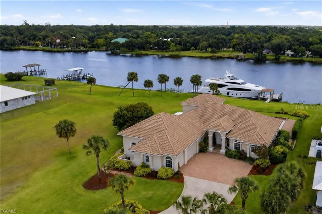 2504 CALOOSA SHORES DR, Labelle, FL 33935