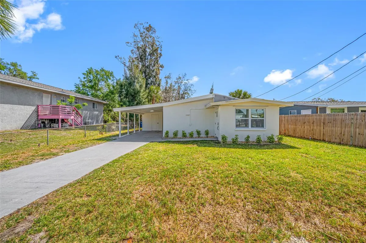 6908 11TH AVE E, Palmetto, FL 34221