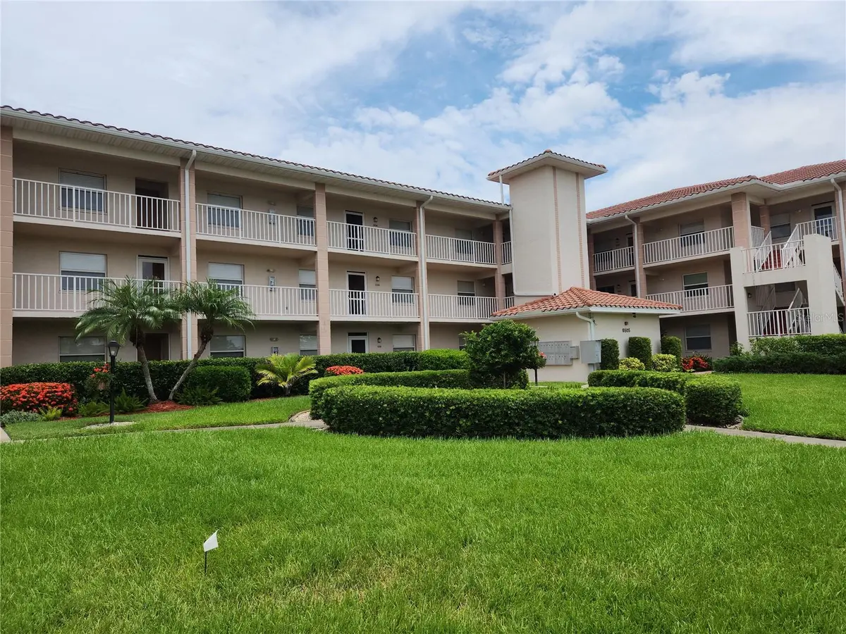 6507 STONE RIVER RD #205, Bradenton, FL 34203