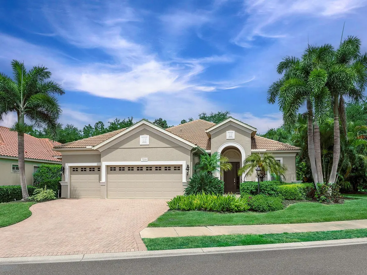 7210 LAKE FOREST GLN, Lakewood Ranch, FL 34202
