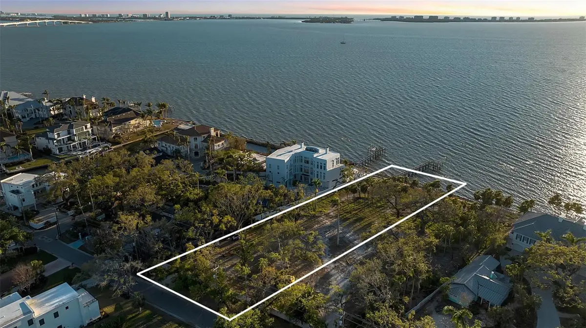 2043 ALAMEDA AVE, Sarasota, FL 34234