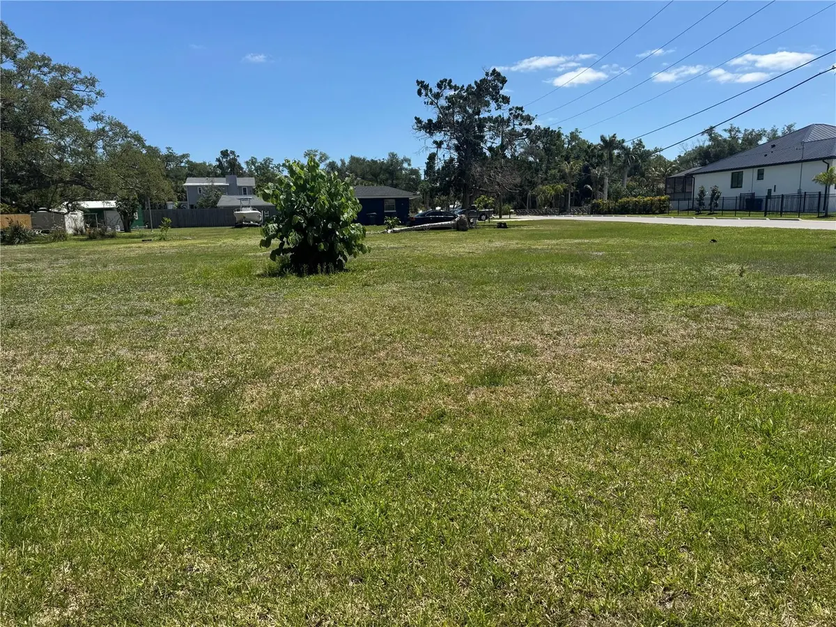DONA WAY, Nokomis, FL 34275