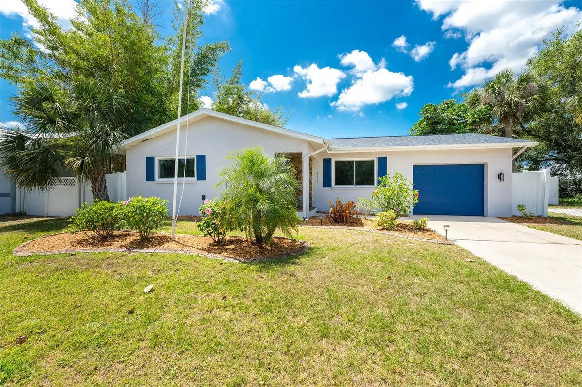 557 MAGNOLIA AVE NW, Port Charlotte, FL 33952