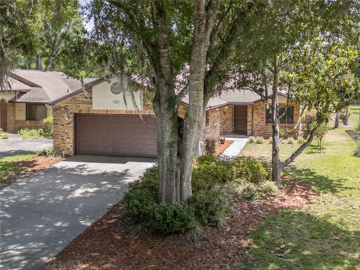 109 WATERWOOD DR, Yalaha, FL 34797