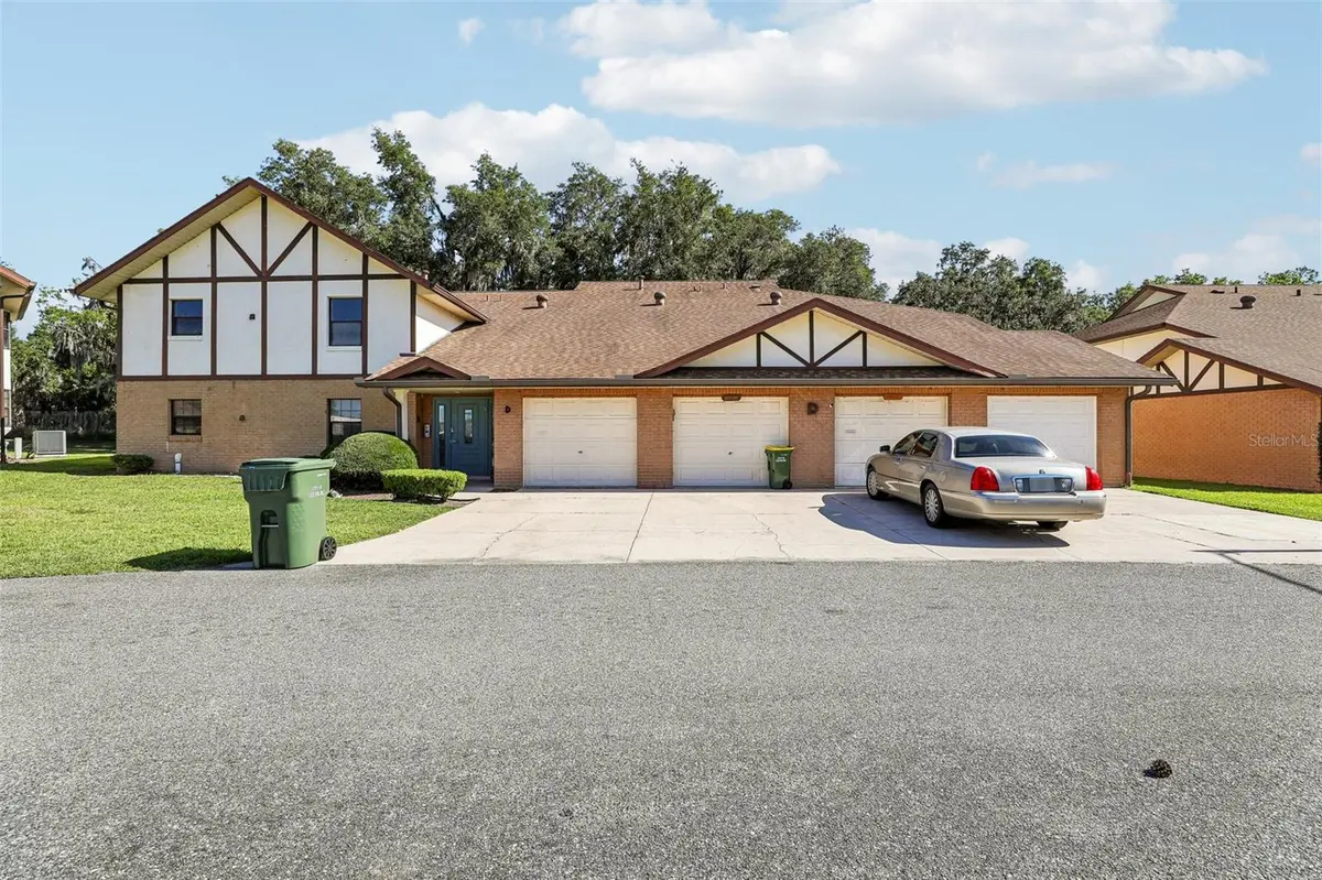 100 E OAK TERRACE DR #D2, Leesburg, FL 34748
