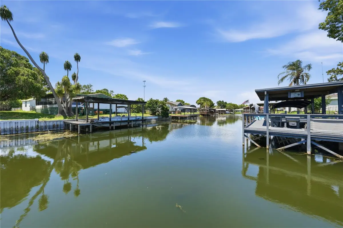 30107 GREEN BAY DR, Tavares, FL 32778