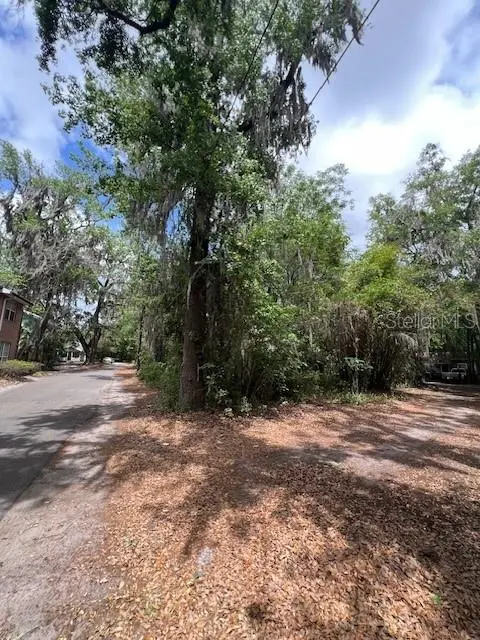 120 NW 9TH ST, Gainesville, FL 32601