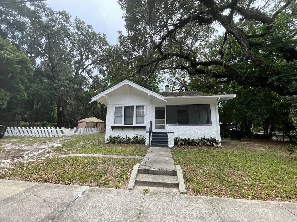 2635 W UNIVERSITY AVE, Gainesville, FL 32607