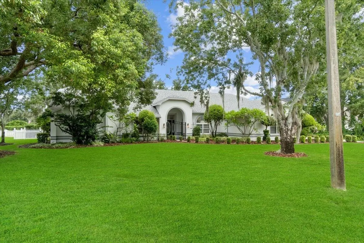 725 HERITAGE DR NE, Winter Haven, FL 33881
