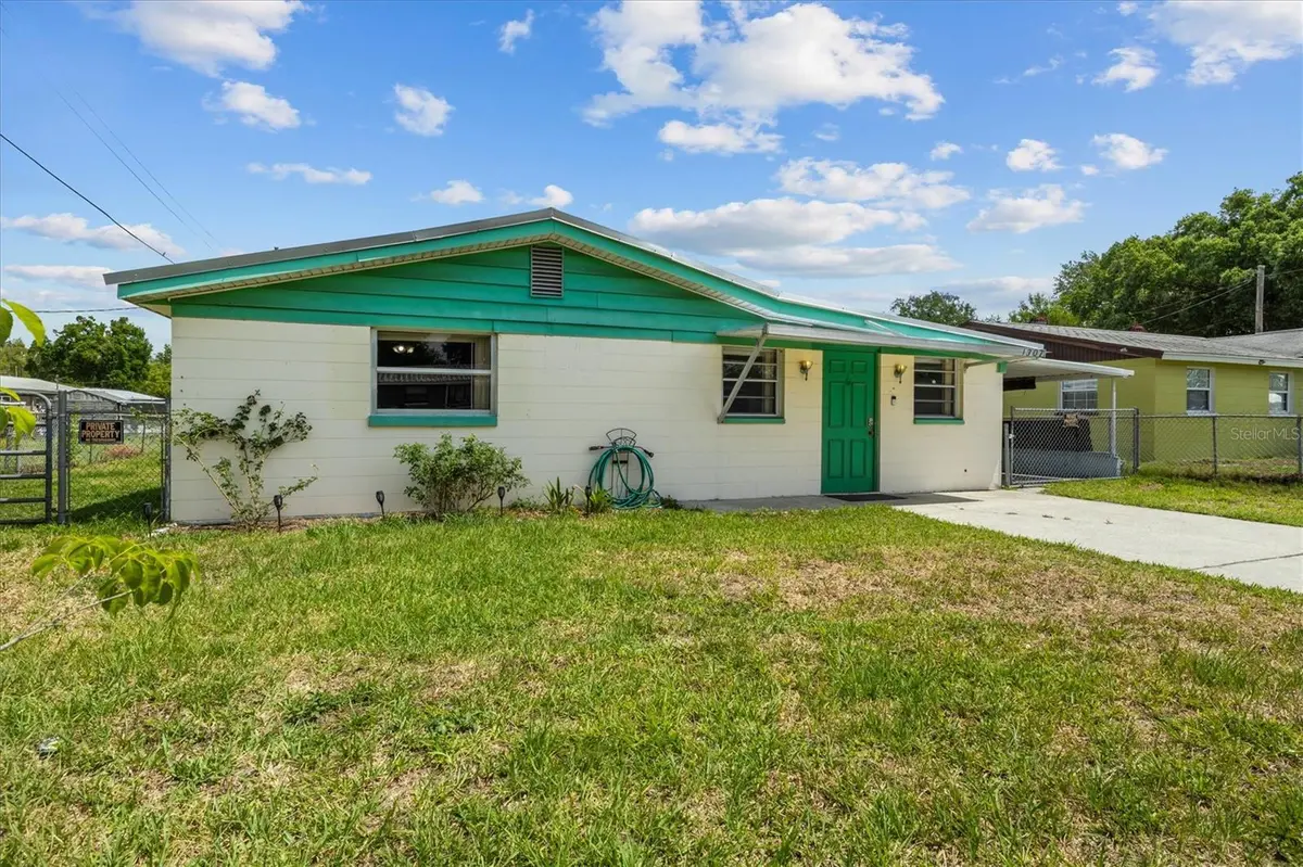 1307 MAYFLOWER DR, Lakeland, FL 33810