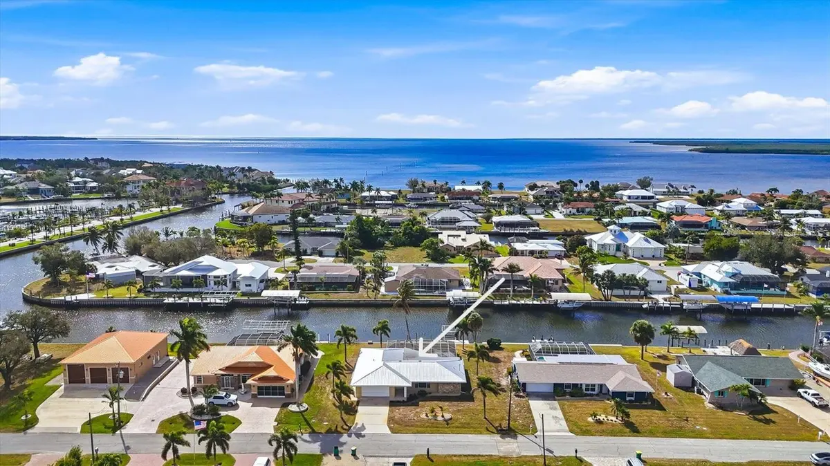 133 COLONIAL ST SE, Port Charlotte, FL 33952