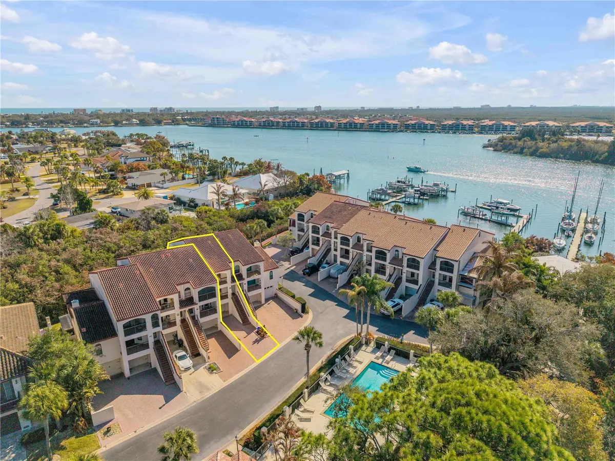 135 MARINA BAY DR, New Smyrna Beach, FL 32169