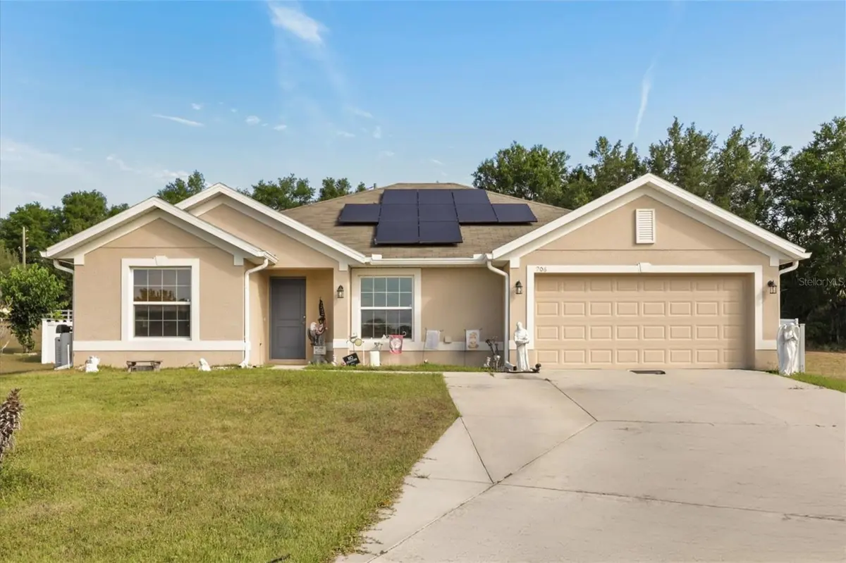 906 EDITH DR, Fruitland Park, FL 34731