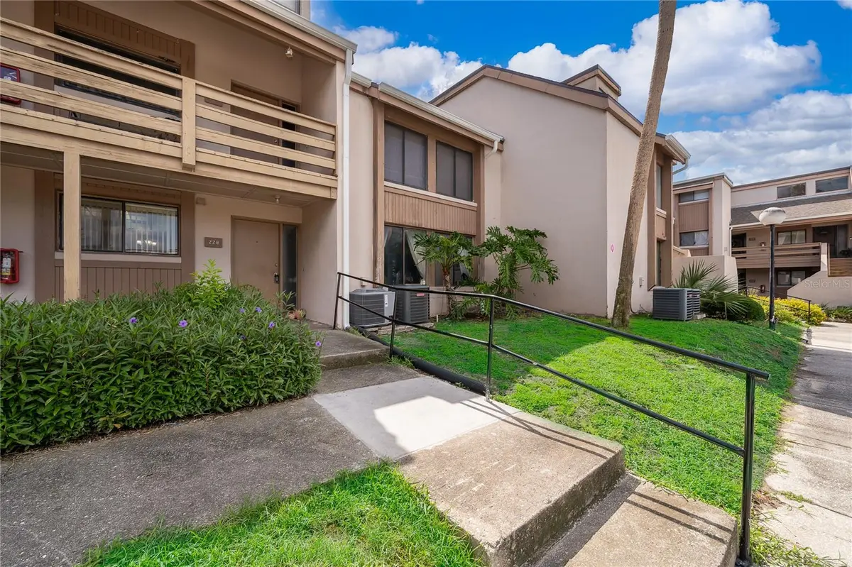 228 ORIENTA POINT ST #228, Altamonte Springs, FL 32701