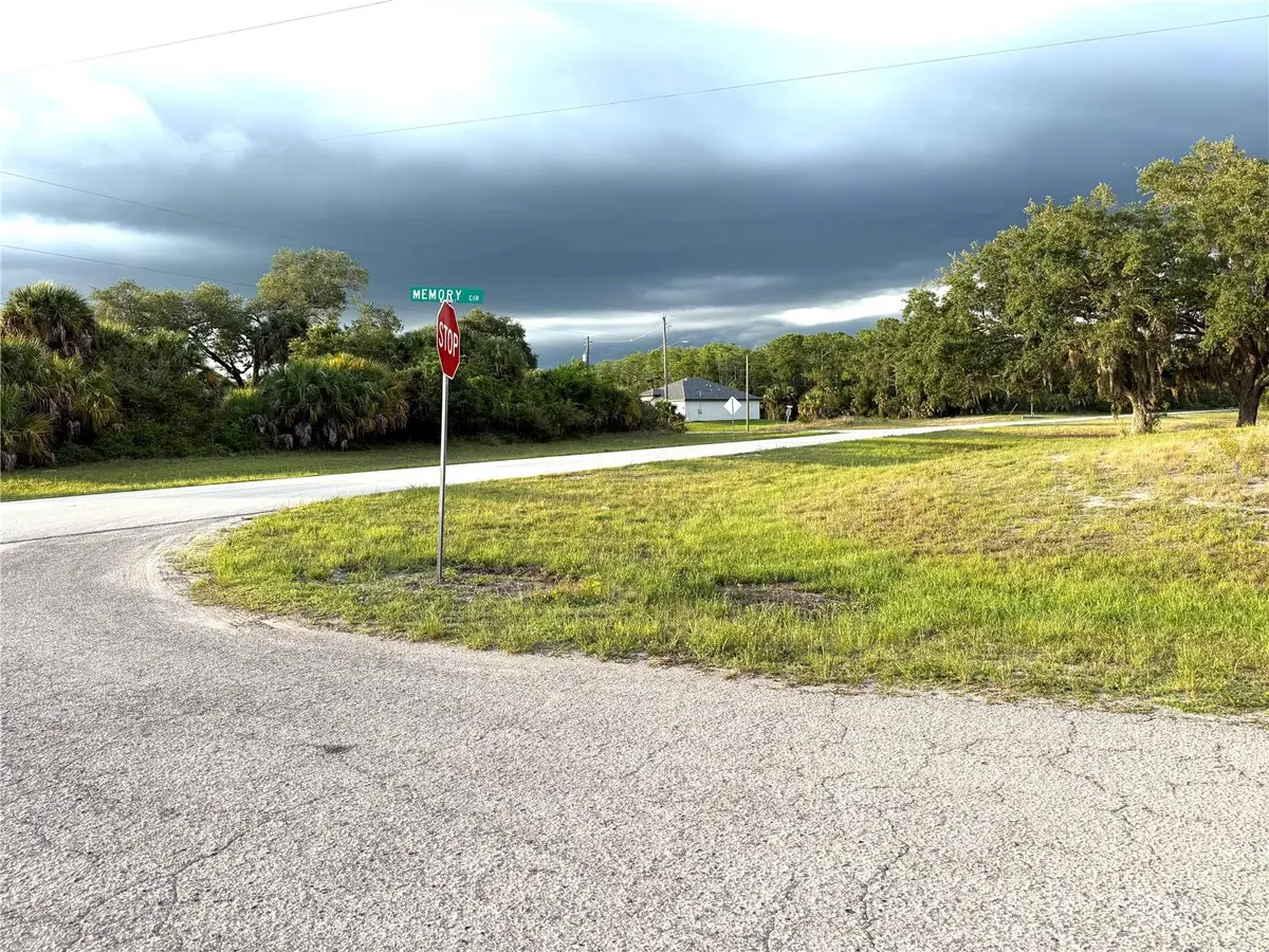 8010 MEMORY CIR, Labelle, FL 33935