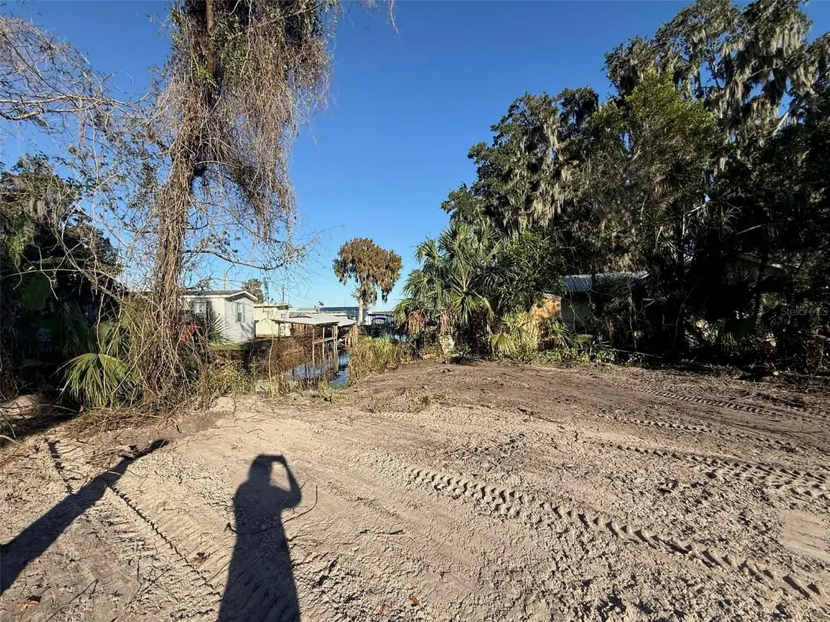 748 CR 477A, Lake Panasoffkee, FL 33538