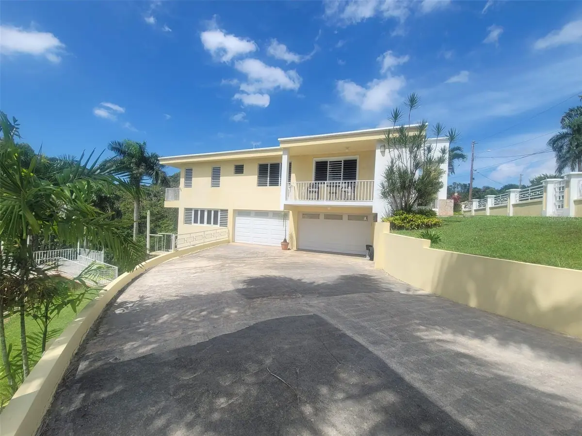8C CLAVEL ST., Dorado, PR 00646