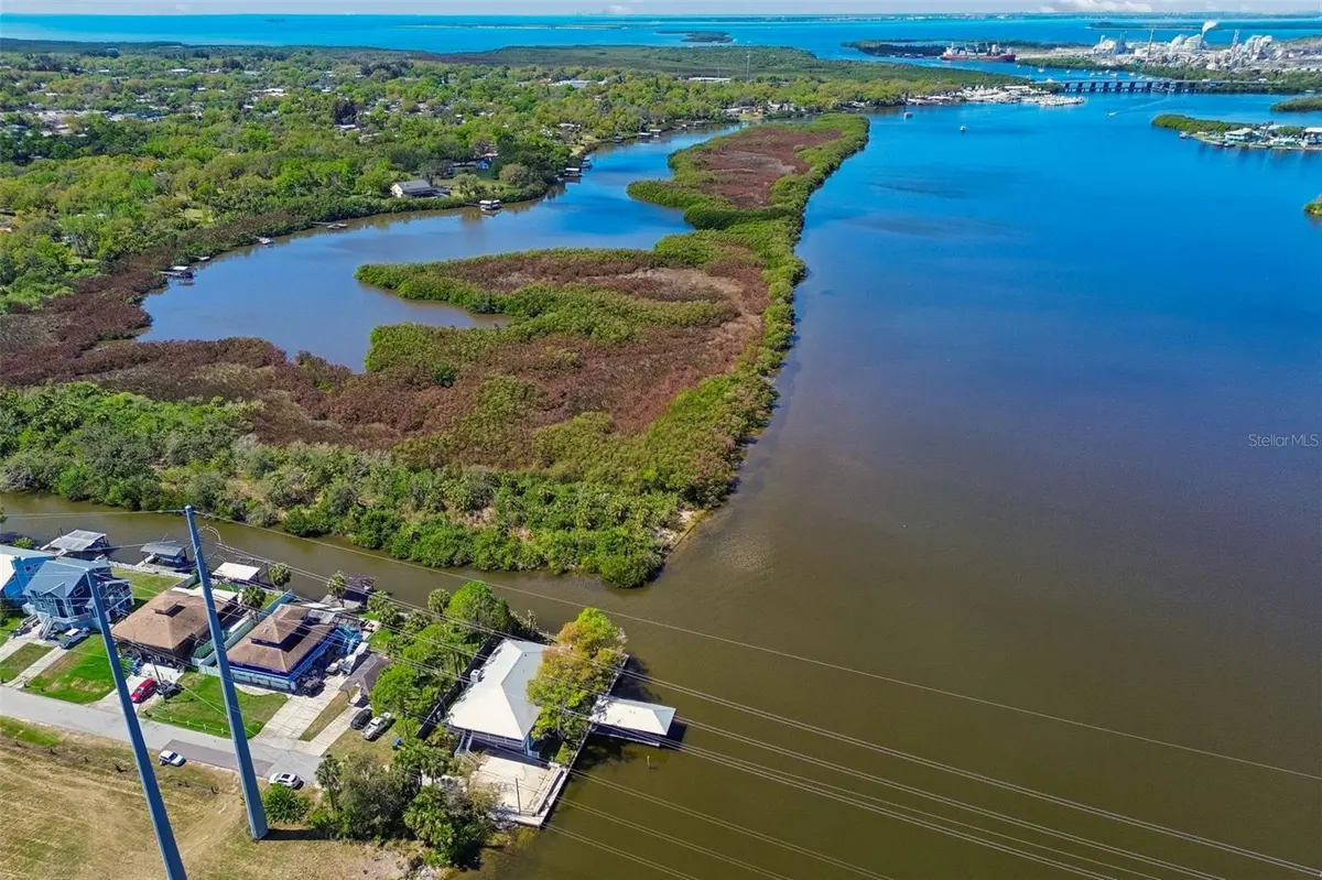 9901 BAY DR, Gibsonton, FL 33534