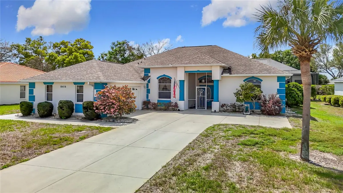 8410 MAYBELLE DR, Weeki Wachee, FL 34613