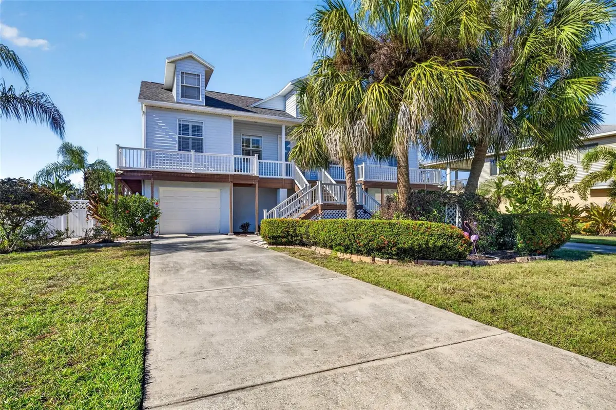 821 BLUE HERON BLVD, Ruskin, FL 33570