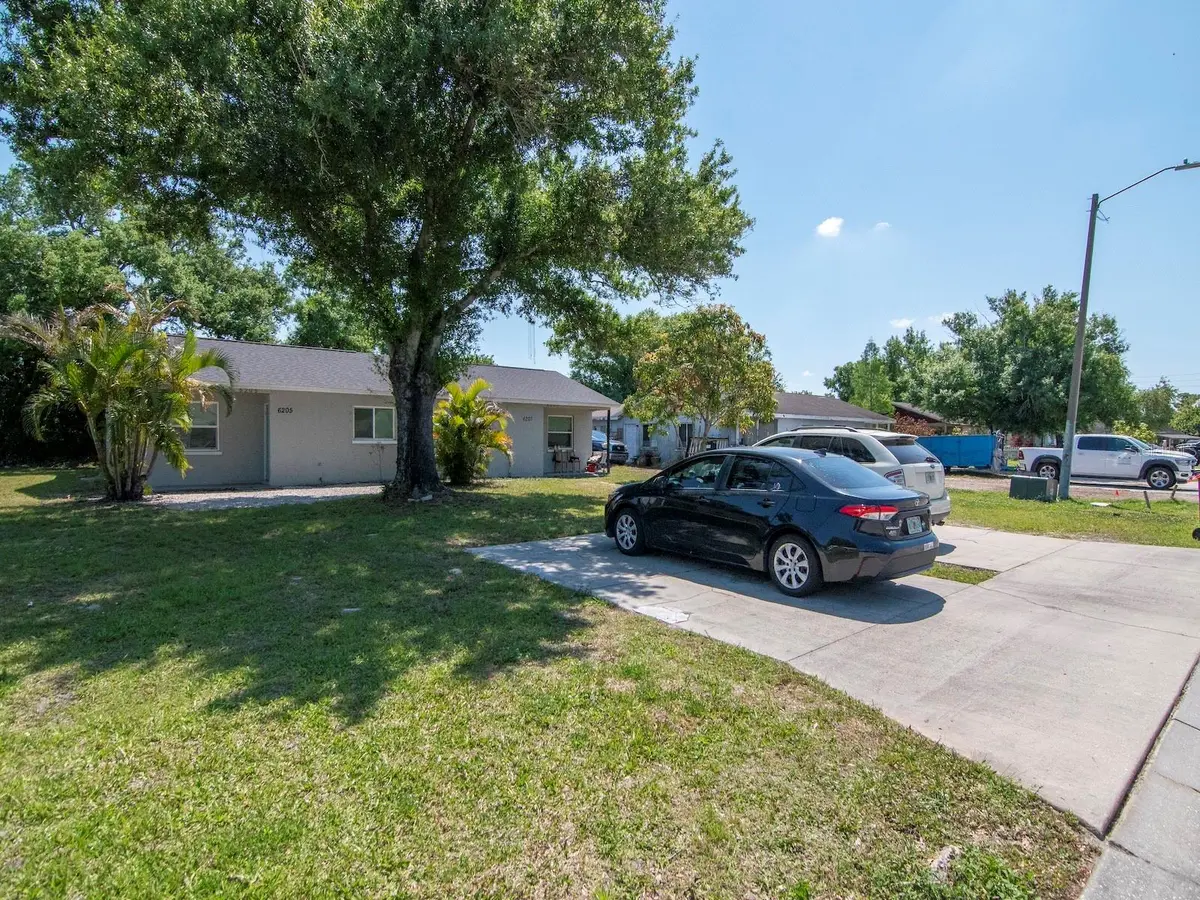 1211 62ND AVE E, Bradenton, FL 34203