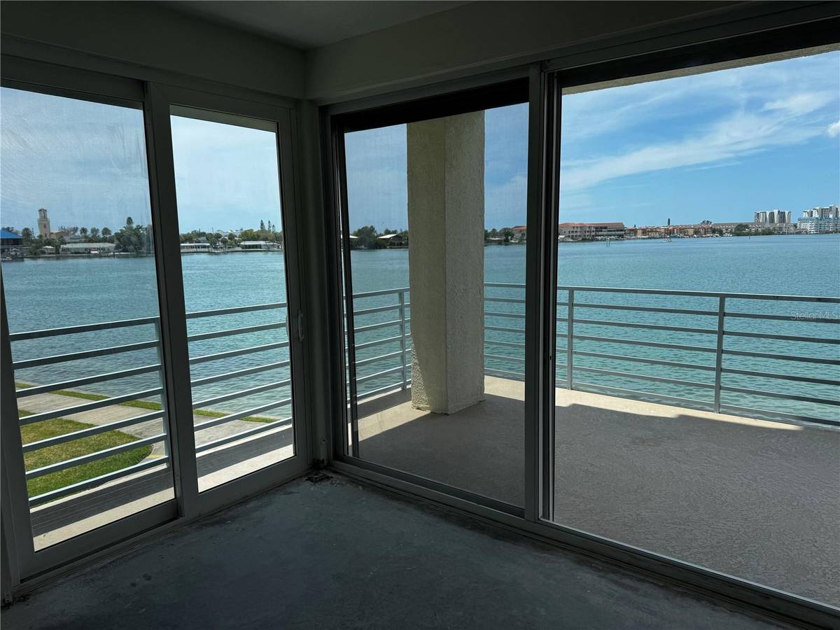 7932 SAILBOAT KEY BLVD S #101, South Pasadena, FL 33707