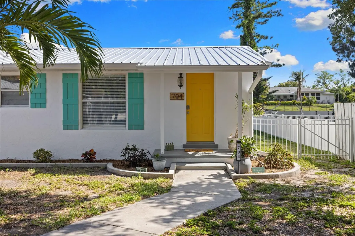 704 69TH AVE W, Bradenton, FL 34207