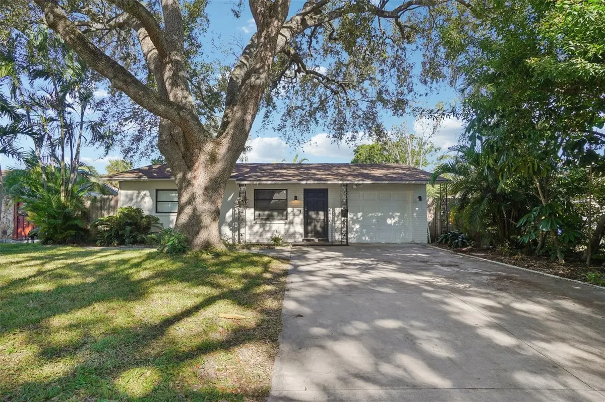 162 SE LINCOLN CIR N, St Petersburg, FL 33703