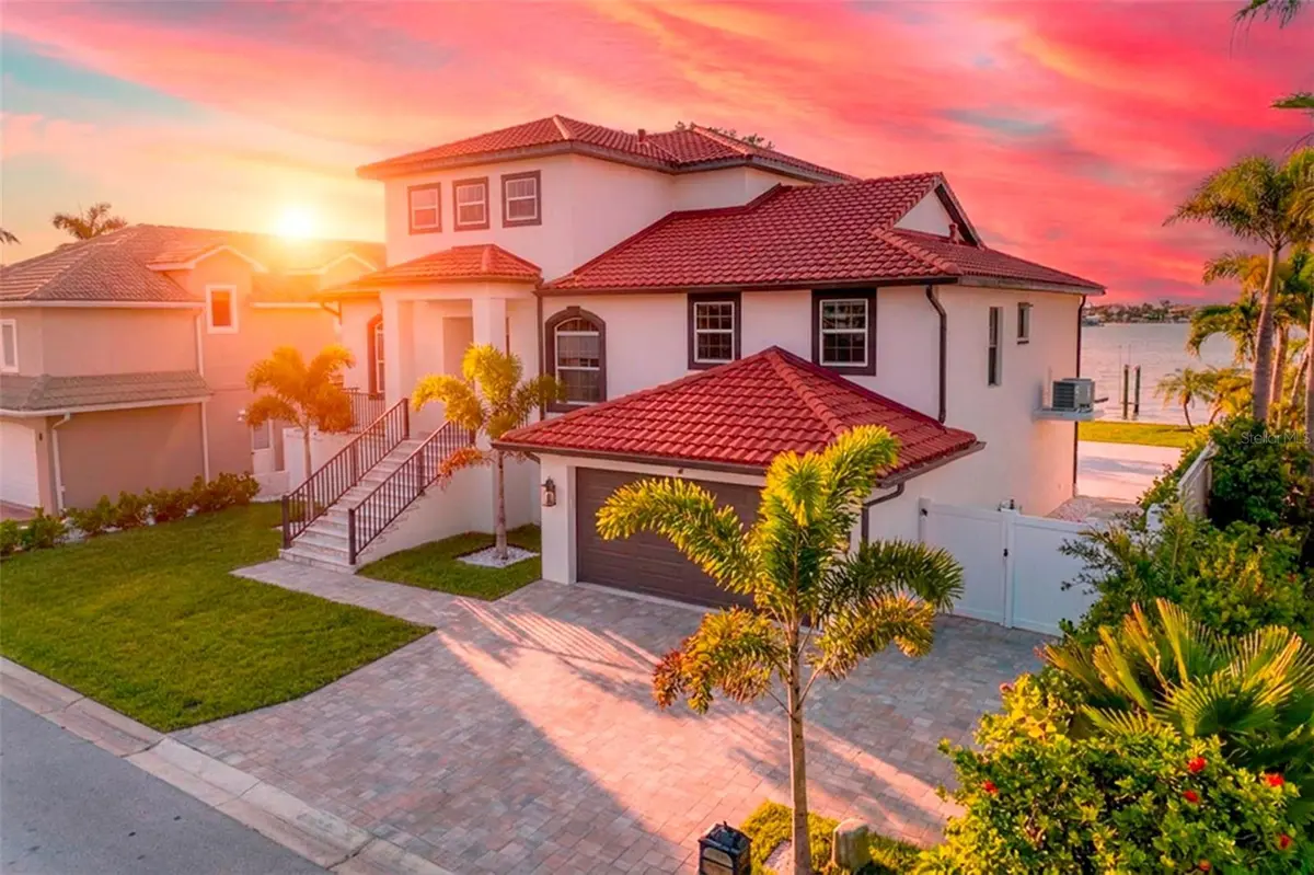4 PARADISE LN, Treasure Island, FL 33706