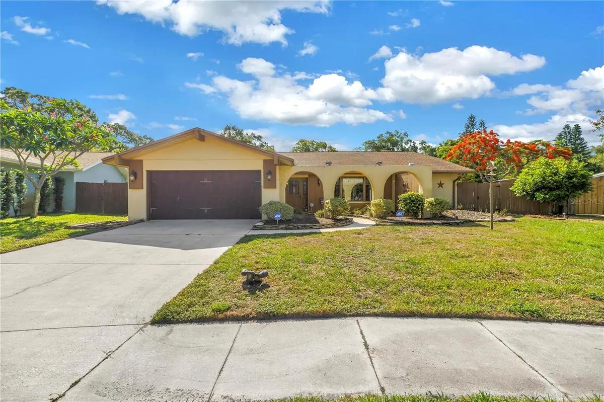 10657 DEL PRADO DR E, Largo, FL 33774