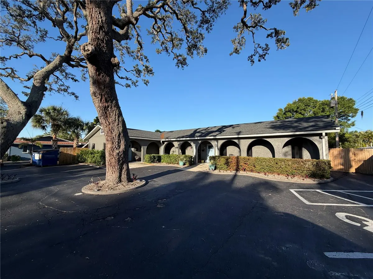 11520 OAKHURST RD, Largo, FL 33774