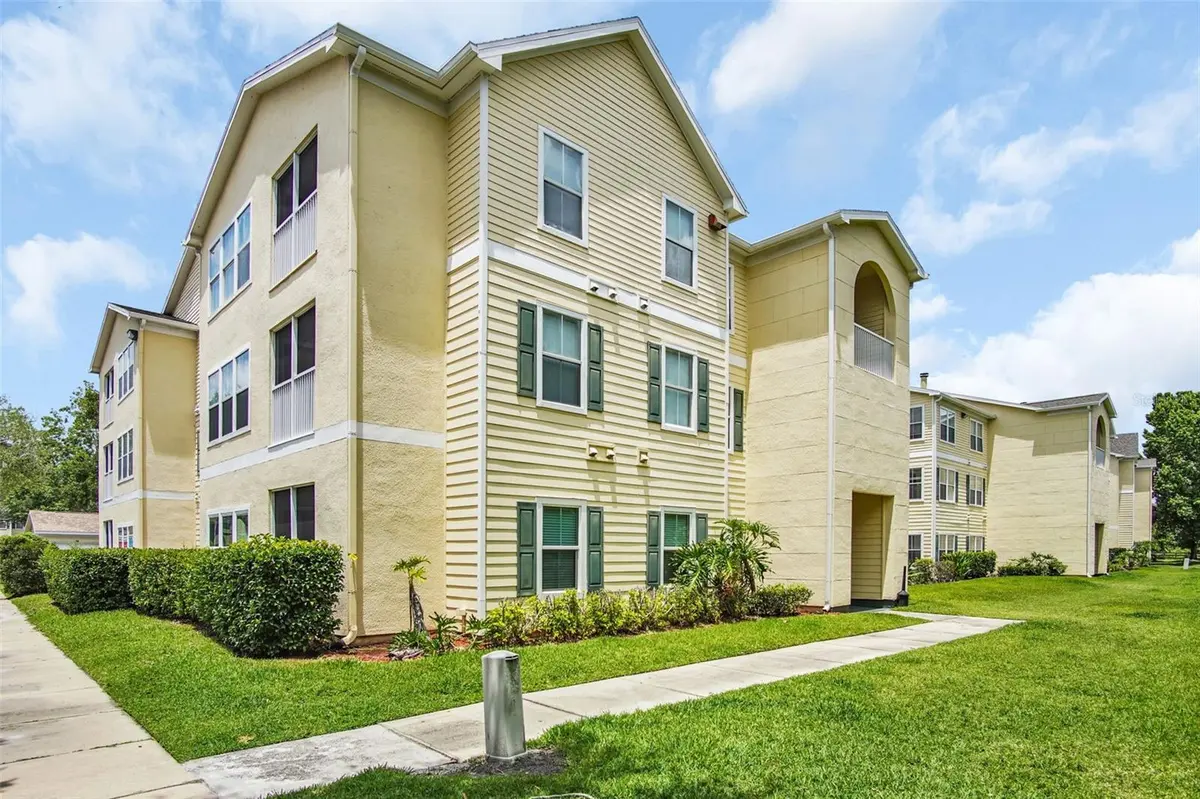 18245 BRIDLE CLUB DR, Tampa, FL 33647